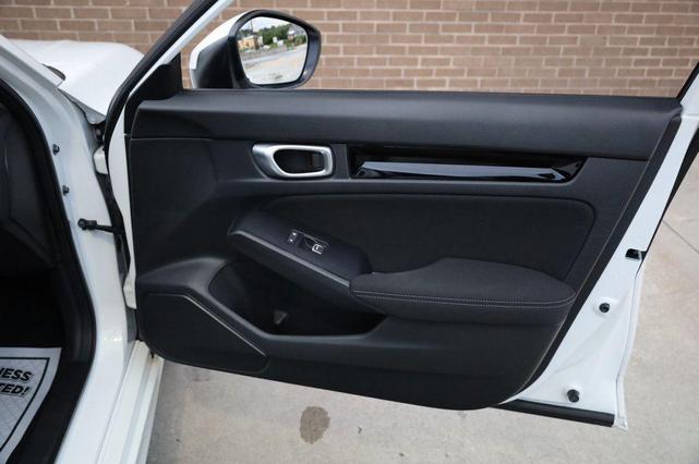Photo of 2023 Platinum White Pearl Honda Civic