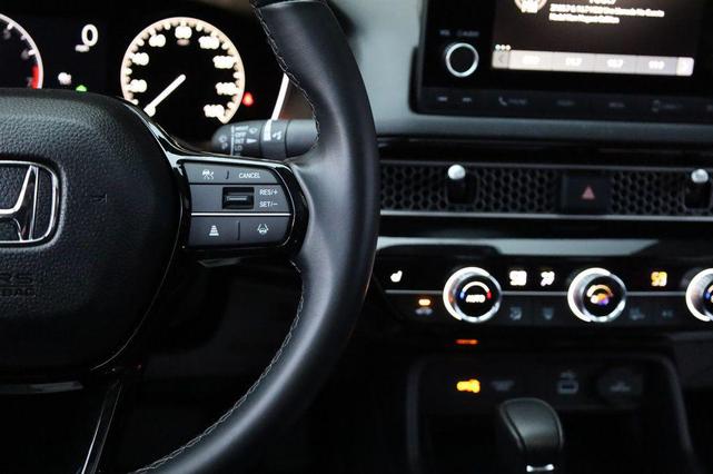 Photo of 2023 Platinum White Pearl Honda Civic