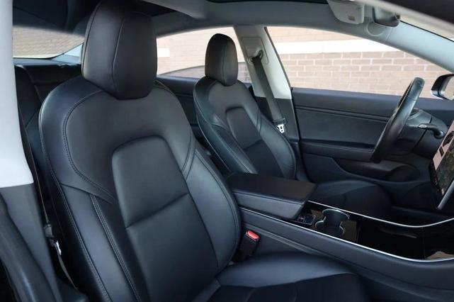 Photo of 2018 Black Tesla Model 3