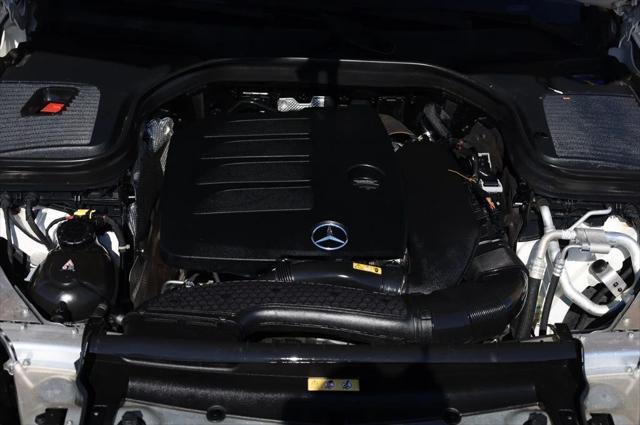 Photo of 2021 White Mercedes-Benz GLC 300