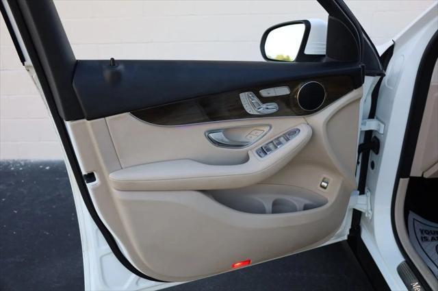 Photo of 2021 White Mercedes-Benz GLC 300