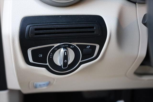 Photo of 2021 White Mercedes-Benz GLC 300