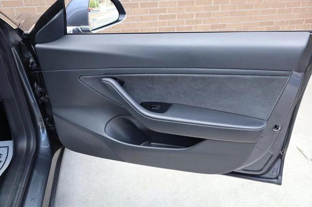Photo of 2019 Midnight Silver Metallic Tesla Model 3