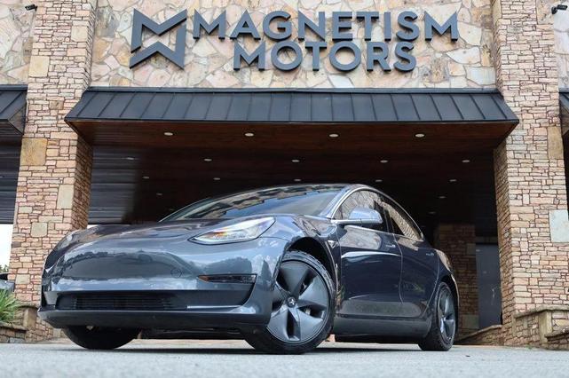 Photo of 2019 Midnight Silver Metallic Tesla Model 3