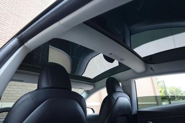 Photo of 2019 Midnight Silver Metallic Tesla Model 3