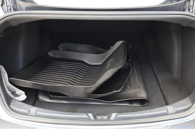 Photo of 2019 Midnight Silver Metallic Tesla Model 3