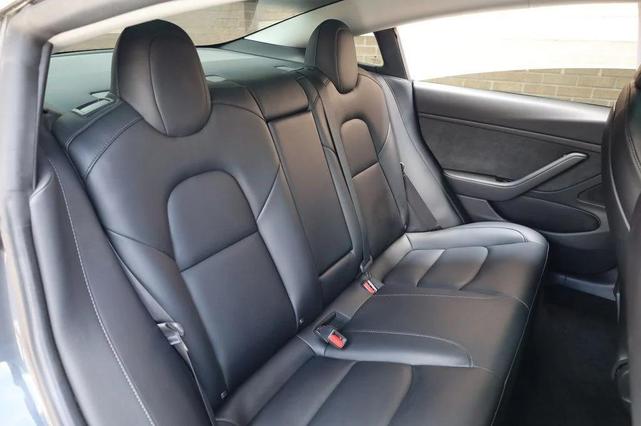 Photo of 2019 Midnight Silver Metallic Tesla Model 3