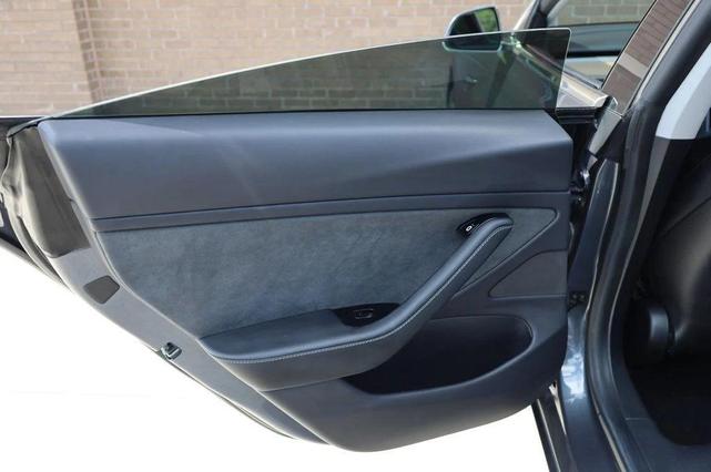 Photo of 2019 Midnight Silver Metallic Tesla Model 3