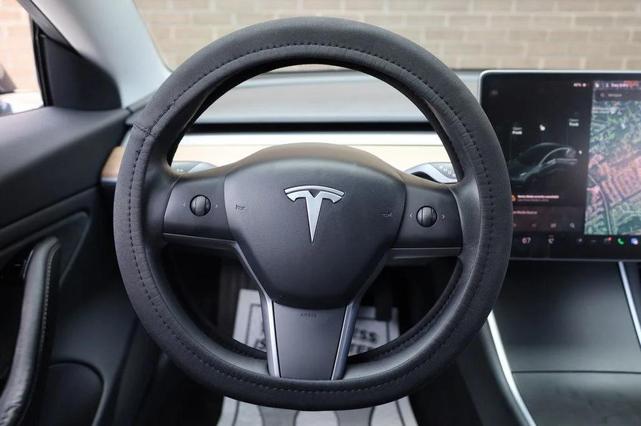 Photo of 2019 Midnight Silver Metallic Tesla Model 3