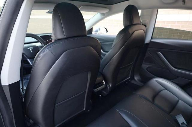 Photo of 2019 Midnight Silver Metallic Tesla Model 3