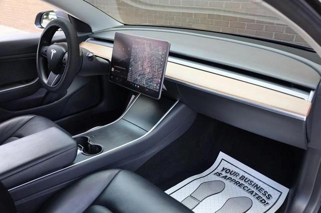 Photo of 2019 Midnight Silver Metallic Tesla Model 3