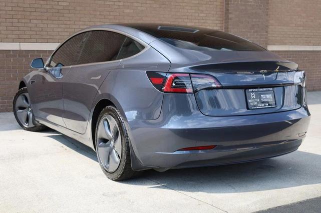 Photo of 2019 Midnight Silver Metallic Tesla Model 3