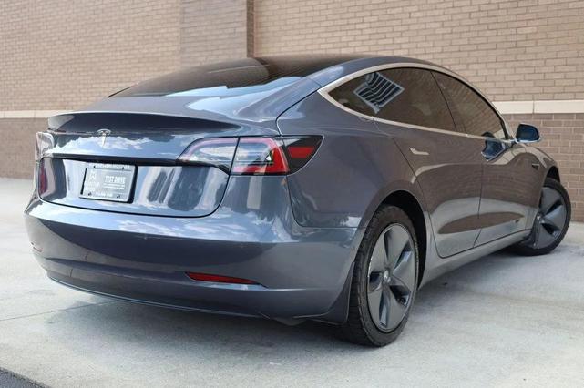 Photo of 2019 Midnight Silver Metallic Tesla Model 3