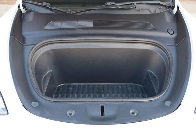 Photo of 2021 Pearl White Multi-Coat Tesla Model Y