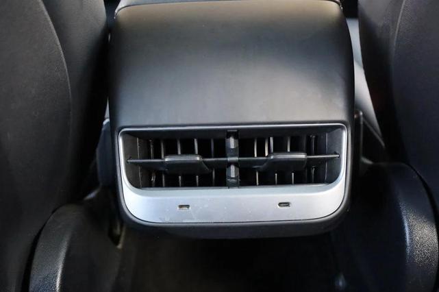 Photo of 2021 Pearl White Multi-Coat Tesla Model Y