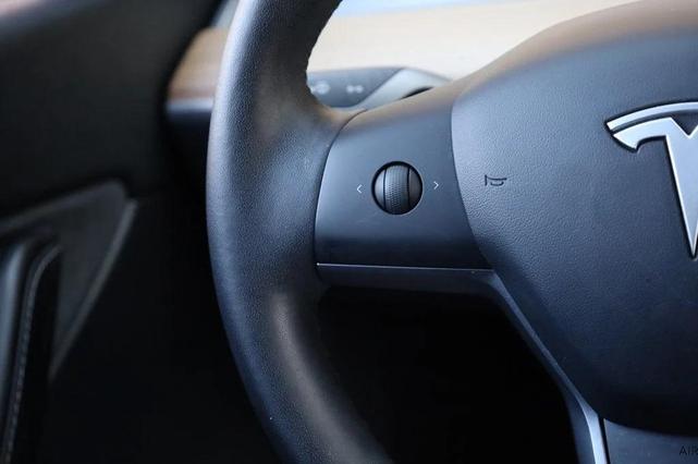 Photo of 2021 Pearl White Multi-Coat Tesla Model Y