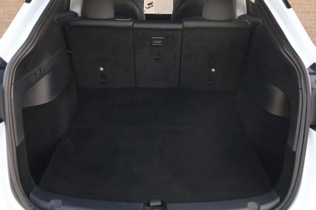 Photo of 2021 Pearl White Multi-Coat Tesla Model Y
