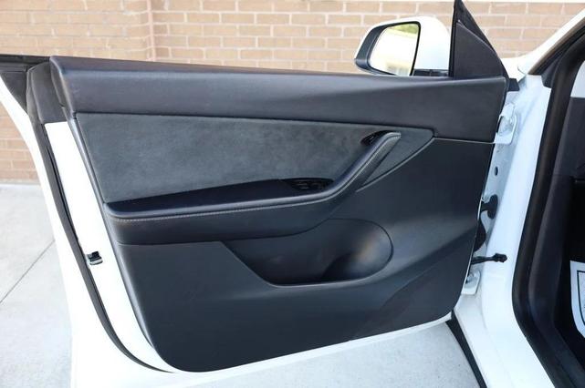 Photo of 2021 Pearl White Multi-Coat Tesla Model Y