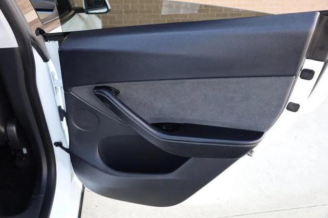 Photo of 2021 Pearl White Multi-Coat Tesla Model Y