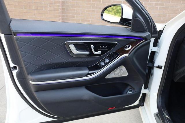 Photo of 2021 designo Diamond White Mercedes-Benz S-Class