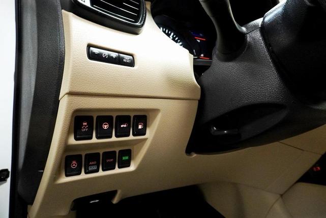 Photo of 2019 Pearl White Tricoat Nissan Rogue