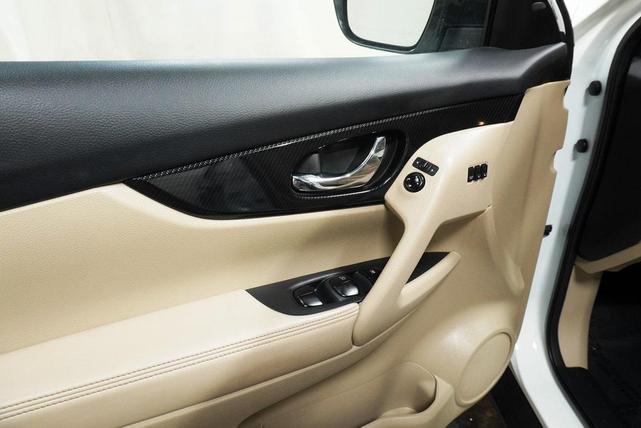 Photo of 2019 Pearl White Tricoat Nissan Rogue
