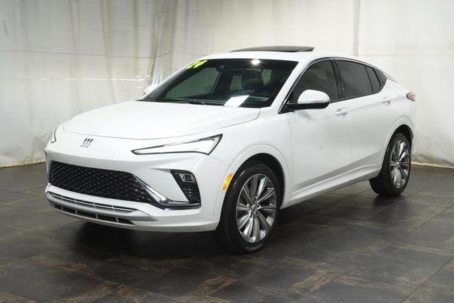 Photo of 2024 White Frost Tricoat Buick Envista