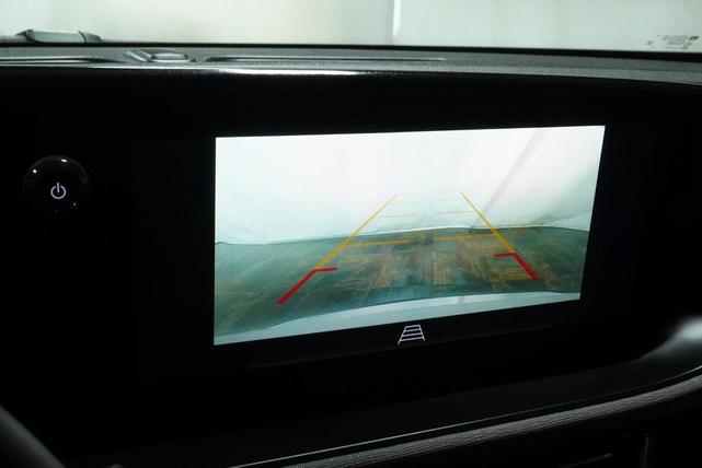 Photo of 2024 White Frost Tricoat Buick Envista