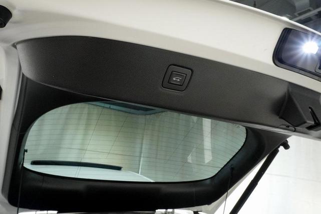 Photo of 2024 White Frost Tricoat Buick Envista