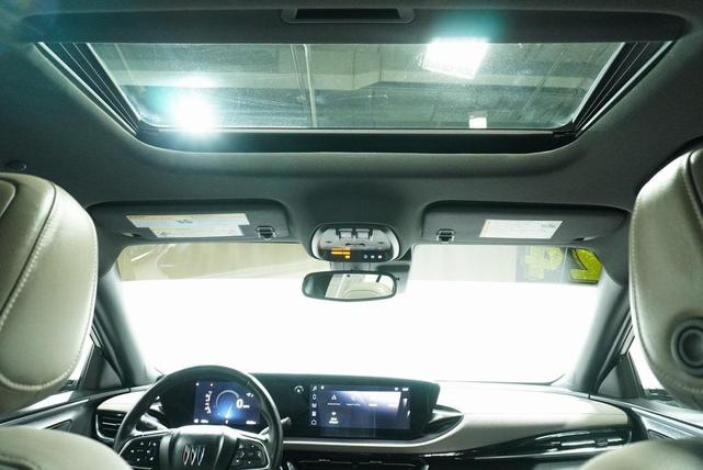 Photo of 2024 White Frost Tricoat Buick Envista