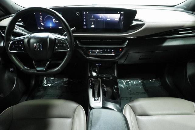 Photo of 2024 White Frost Tricoat Buick Envista