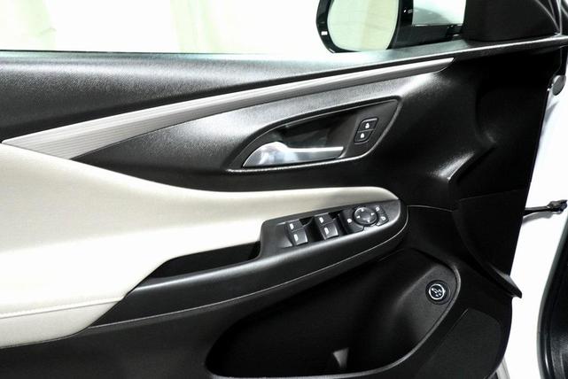 Photo of 2024 White Frost Tricoat Buick Envista