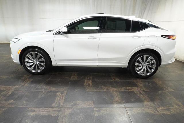Photo of 2024 White Frost Tricoat Buick Envista