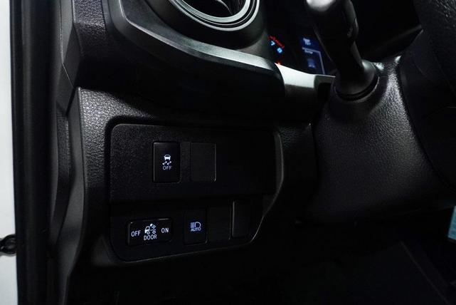 Photo of 2022 White Toyota Tacoma