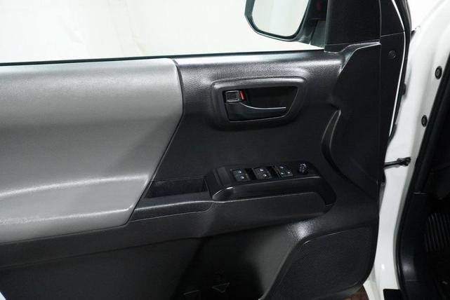 Photo of 2022 White Toyota Tacoma