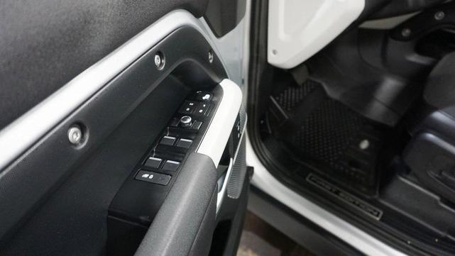 Photo of 2020 Indus Silver Metallic Land Rover Defender