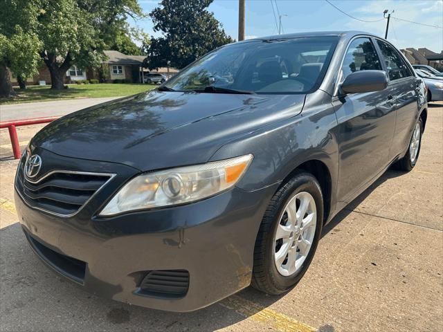 Photo of 2011 Magnetic Gray Metallic Toyota Camry