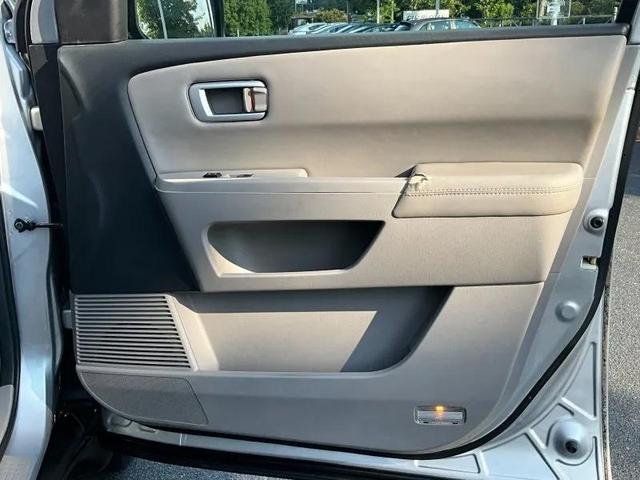 Photo of 2010 Polished Metal Metallic Honda Pilot
