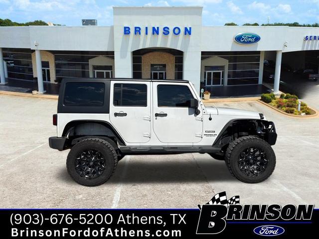 Photo of 2017 Bright White Clearcoat Jeep Wrangler Unlimited