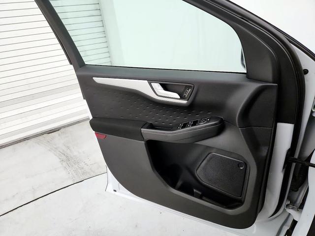Photo of 2020 White Ford Escape