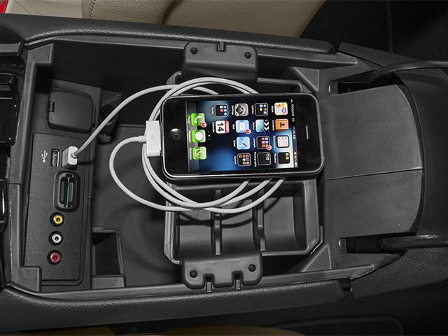 Photo of 2013 Oxford White Ford Fusion Hybrid