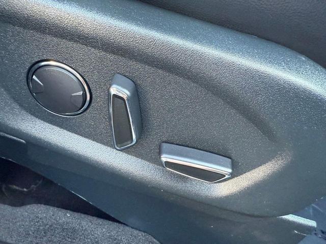 Photo of 2018 Shadow Black Ford Explorer