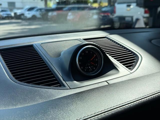 Photo of 2017 Black Porsche Macan