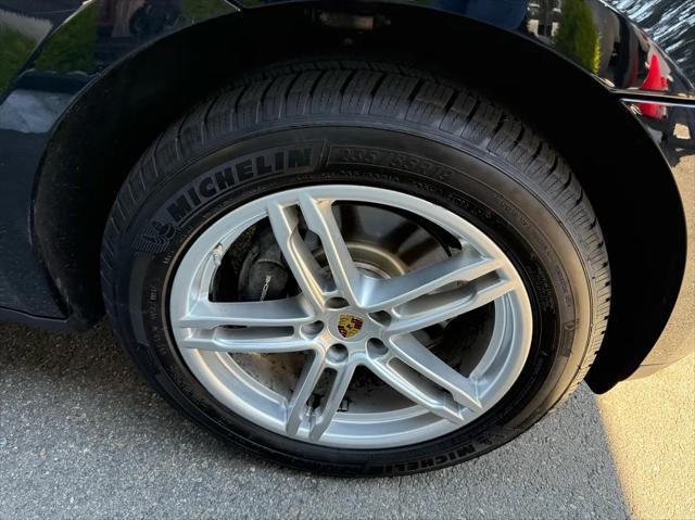 Photo of 2017 Black Porsche Macan