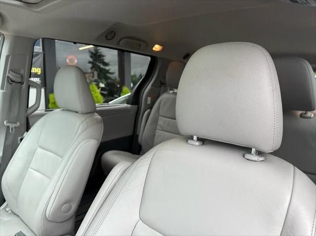 Photo of 2016 Silver Sky Metallic Toyota Sienna