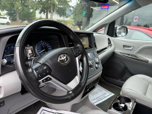 Photo of 2016 Silver Sky Metallic Toyota Sienna