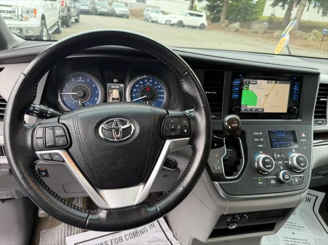 Photo of 2016 Silver Sky Metallic Toyota Sienna