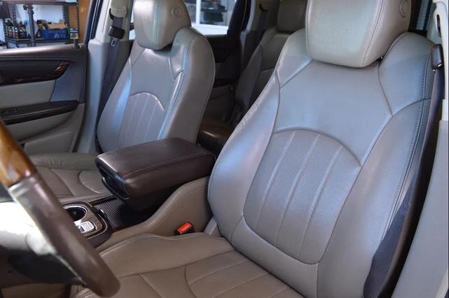Photo of 2015 White Diamond Tricoat GMC Acadia
