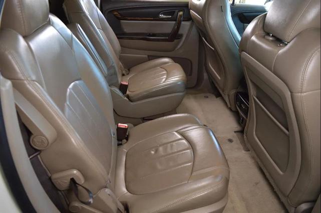 Photo of 2015 White Diamond Tricoat GMC Acadia
