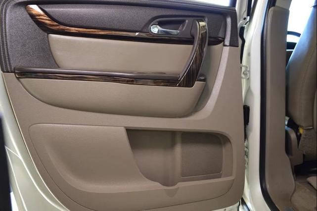 Photo of 2015 White Diamond Tricoat GMC Acadia